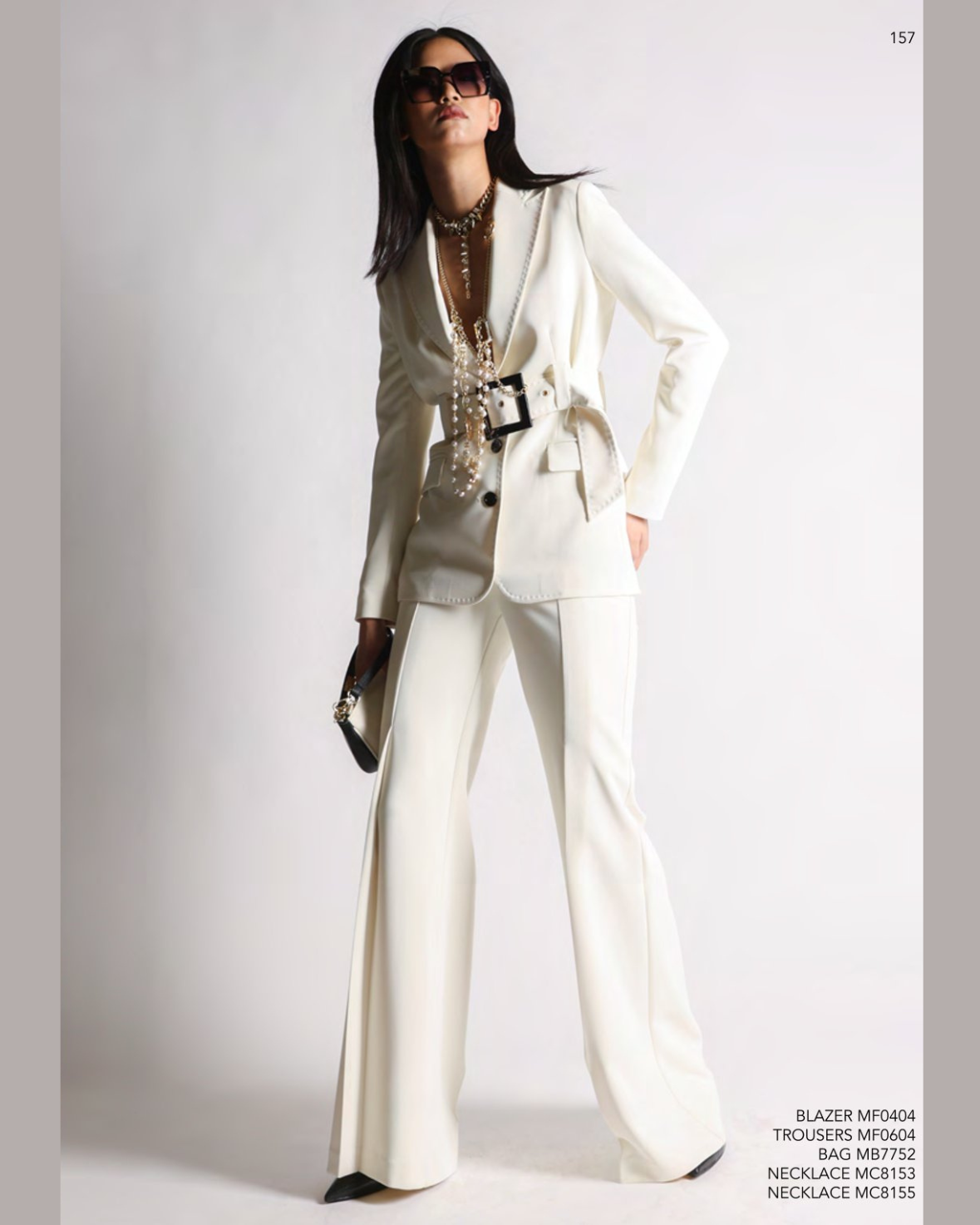 Compleuri dama elegante